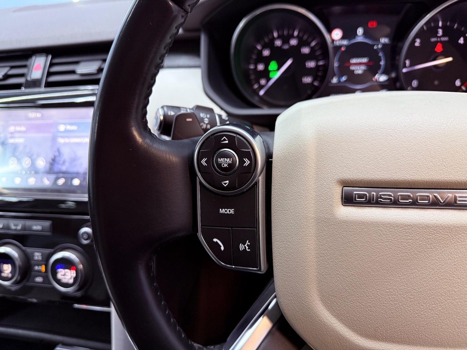 Used Land Rover Discovery 2017 for sale - 76975806: Photo 29