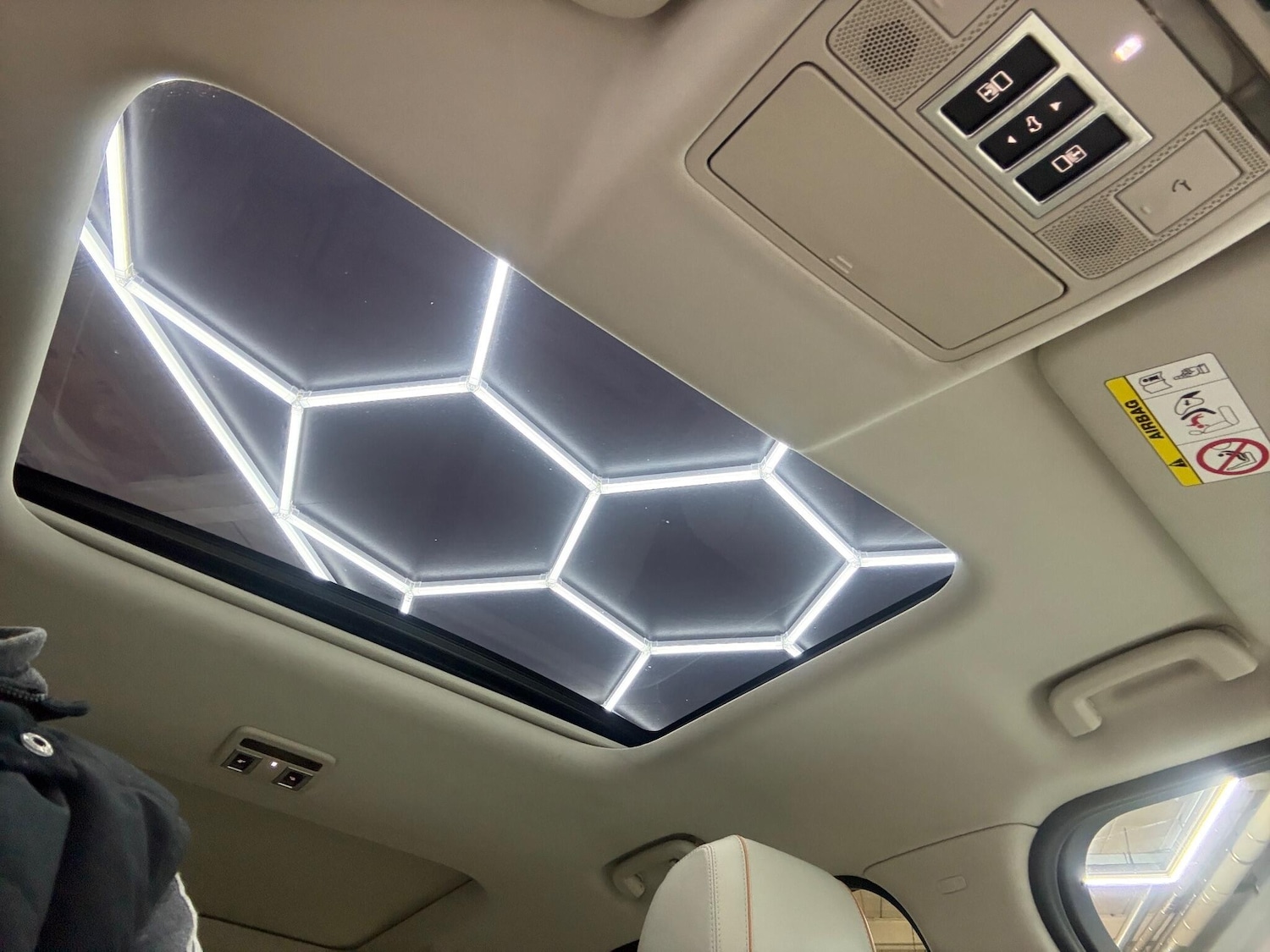 Used Land Rover Discovery 2017 for sale - 76975806: Photo 31