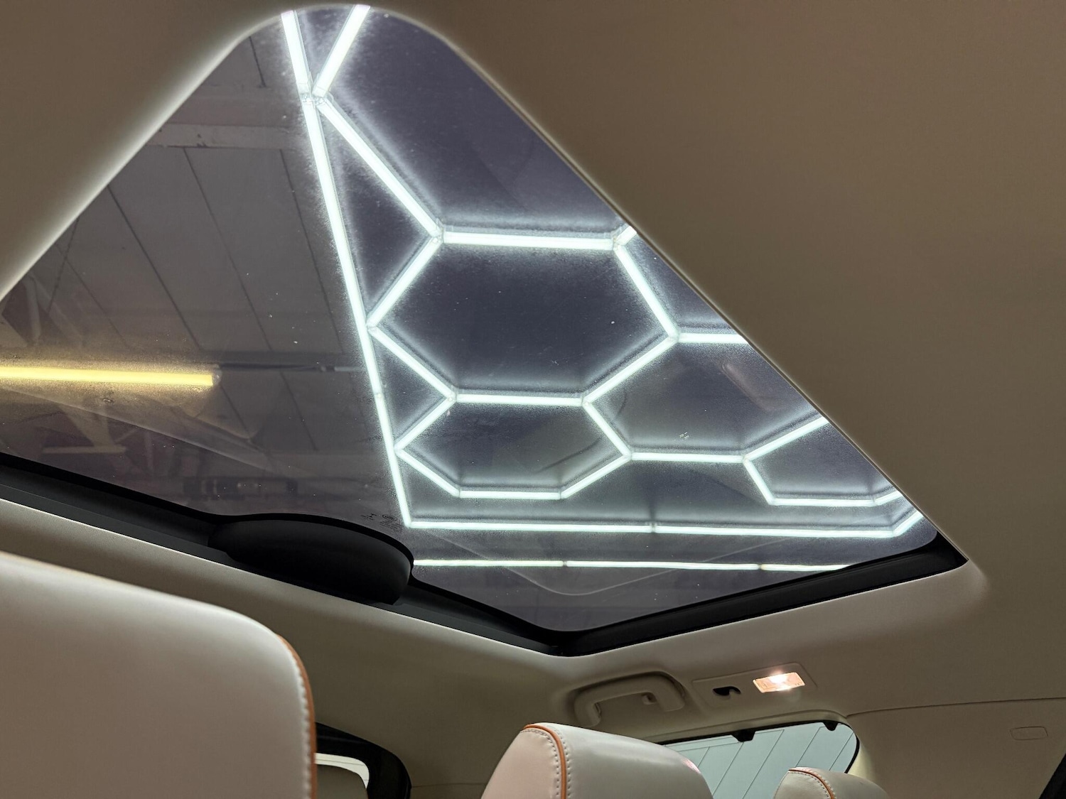 Used Land Rover Discovery 2017 for sale - 76975806: Photo 32