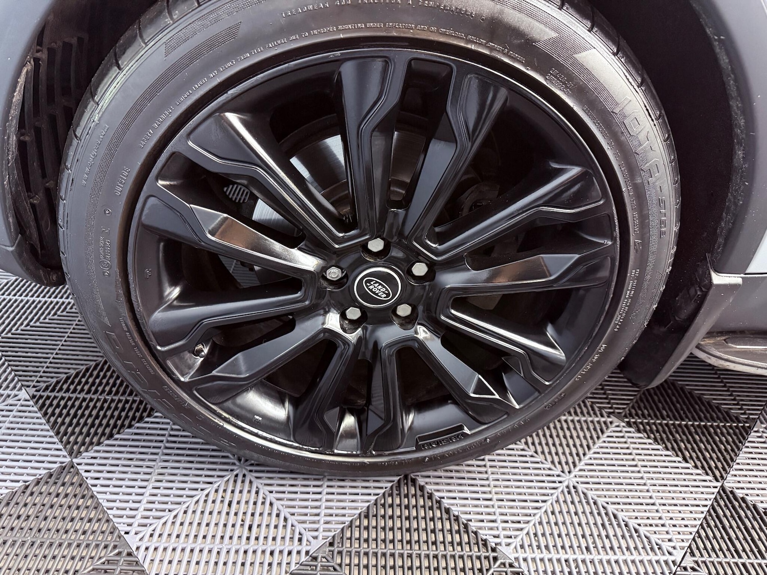 Used Land Rover Discovery 2017 for sale - 76975806: Photo 33