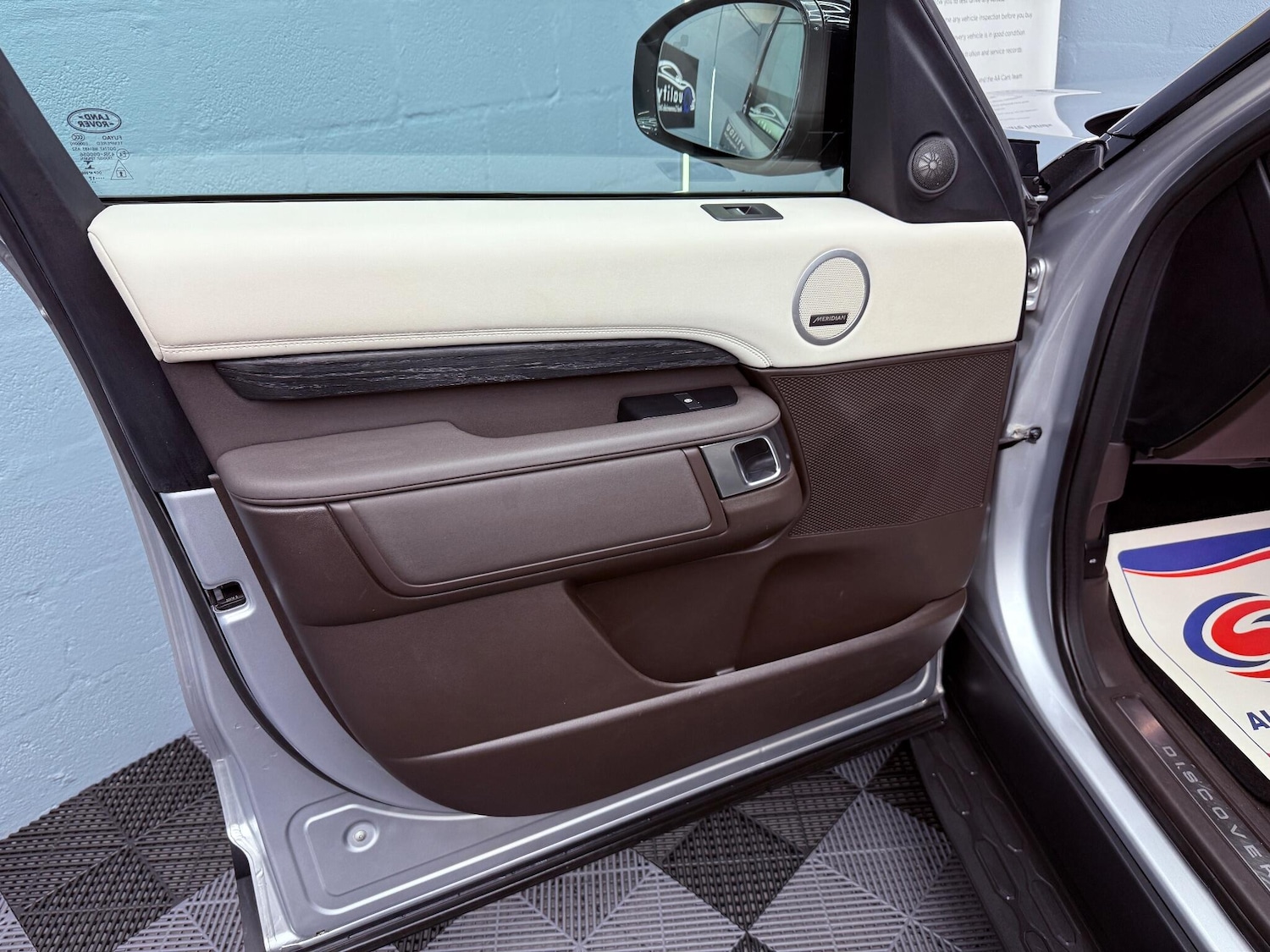 Used Land Rover Discovery 2017 for sale - 76975806: Photo 36