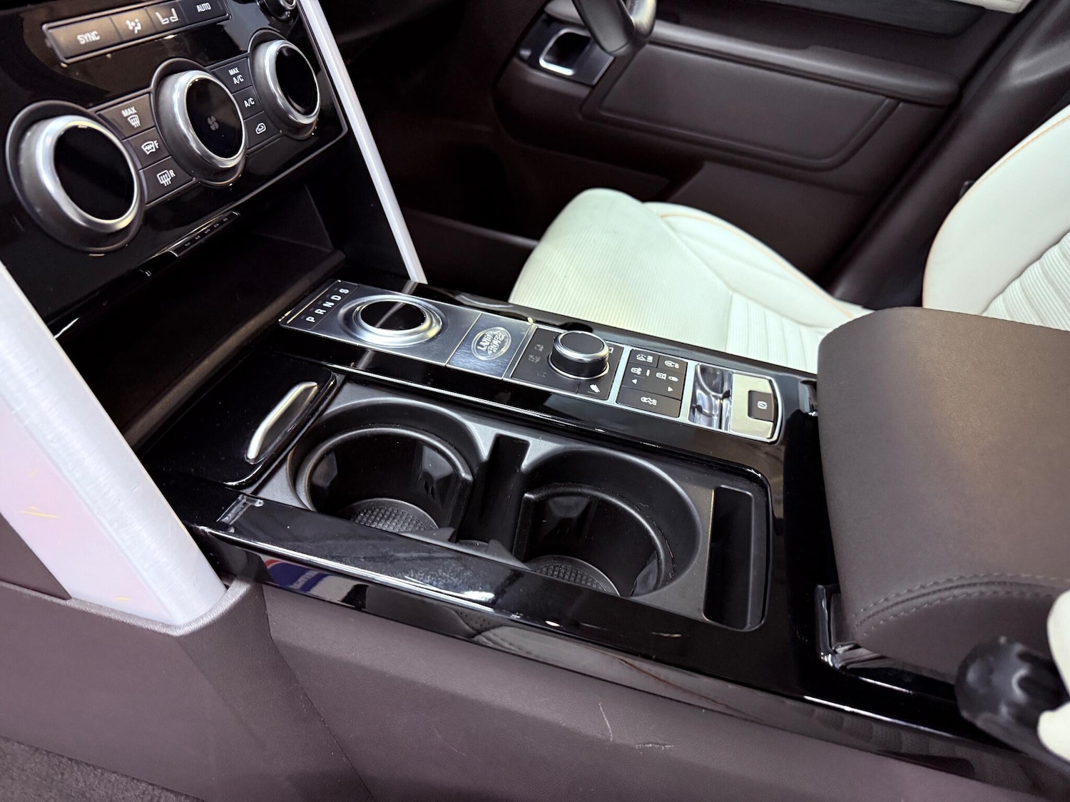 Used Land Rover Discovery 2017 for sale - 76975806: Photo 40