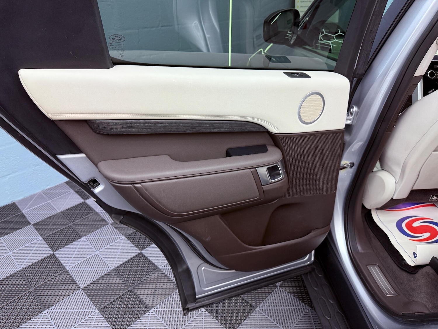 Used Land Rover Discovery 2017 for sale - 76975806: Photo 44