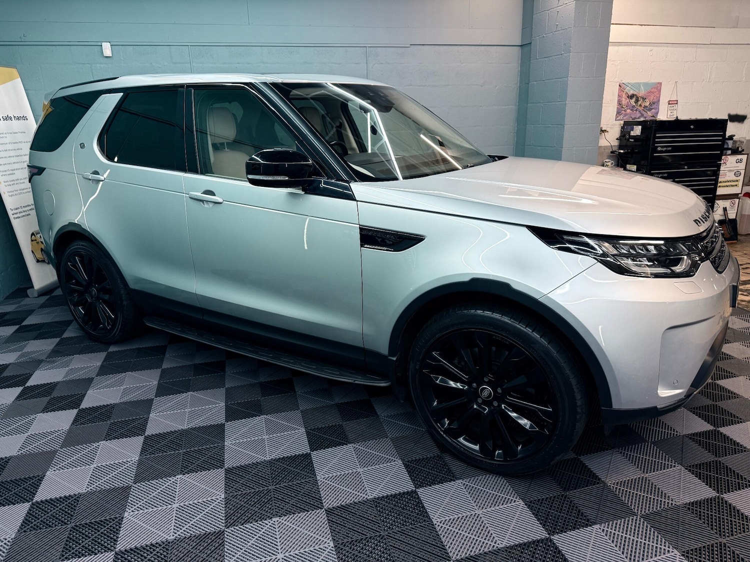 Used Land Rover Discovery 2017 for sale - 76975806: Photo 6