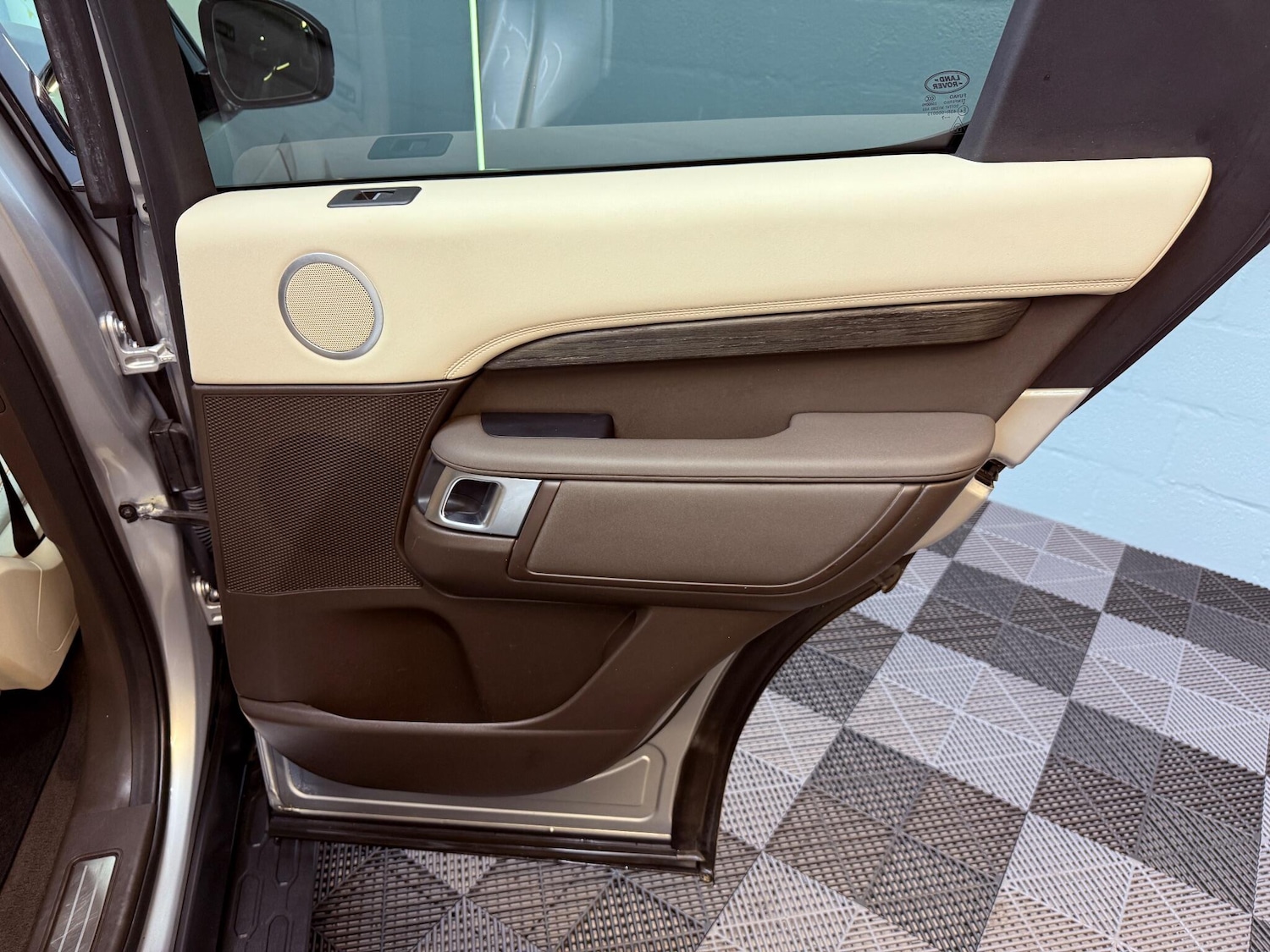 Used Land Rover Discovery 2017 for sale - 76975806: Photo 64