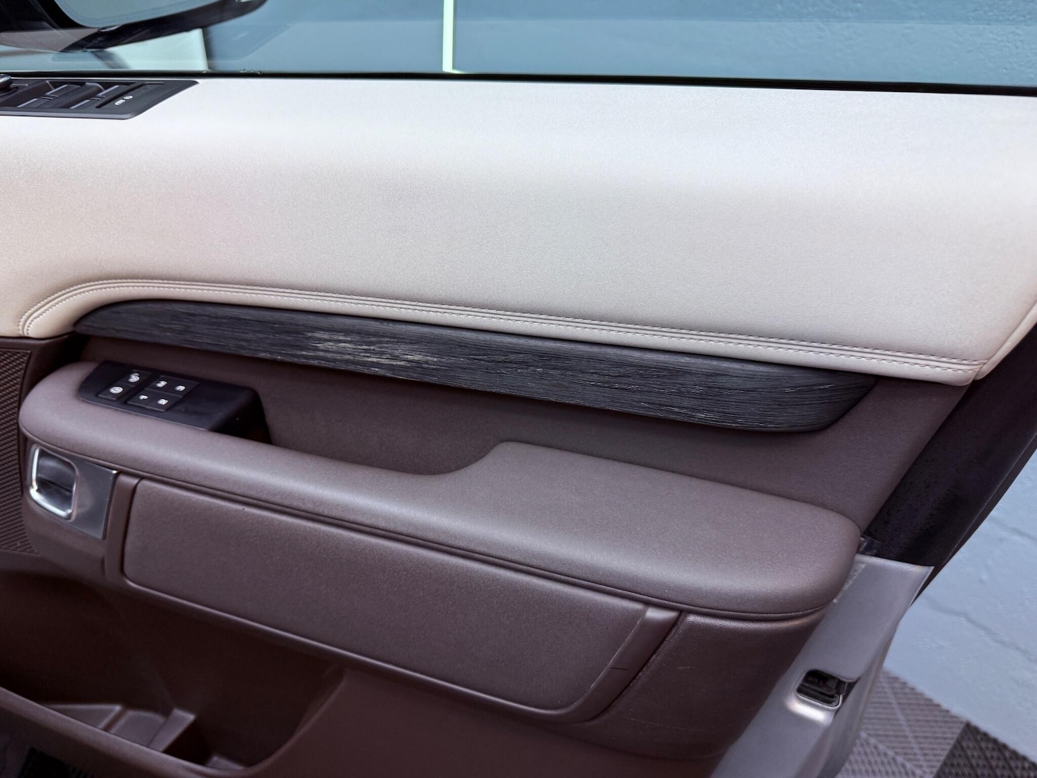 Used Land Rover Discovery 2017 for sale - 76975806: Photo 74