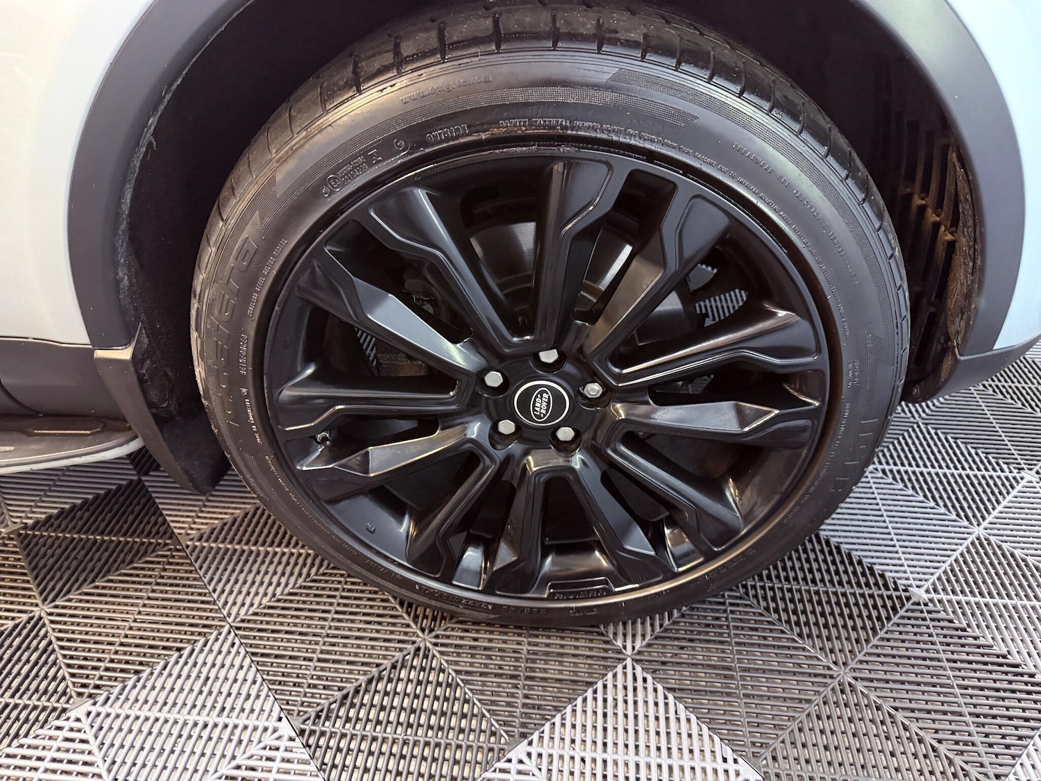 Used Land Rover Discovery 2017 for sale - 76975806: Photo 86