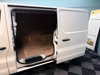 Used Vauxhall Vivaro 2017 for sale - 77215343: Photo