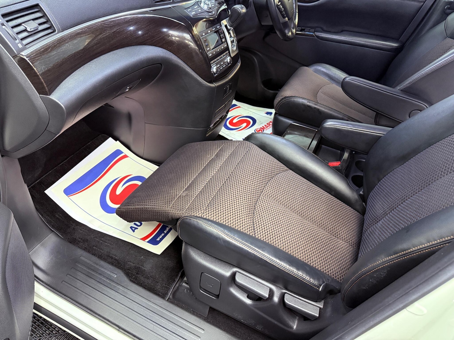 Used Nissan Elgrand 2023 for sale - 76059947: Photo 24