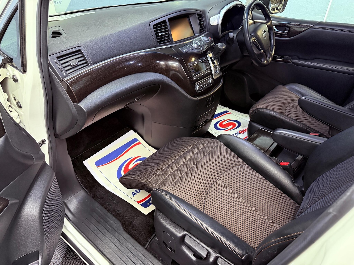 Used Nissan Elgrand 2023 for sale - 76059947: Photo 25