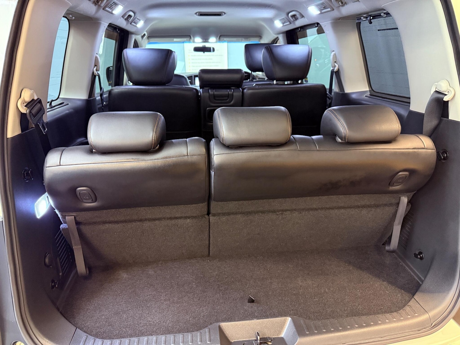 Used Nissan Elgrand 2023 for sale - 76059947: Photo 29