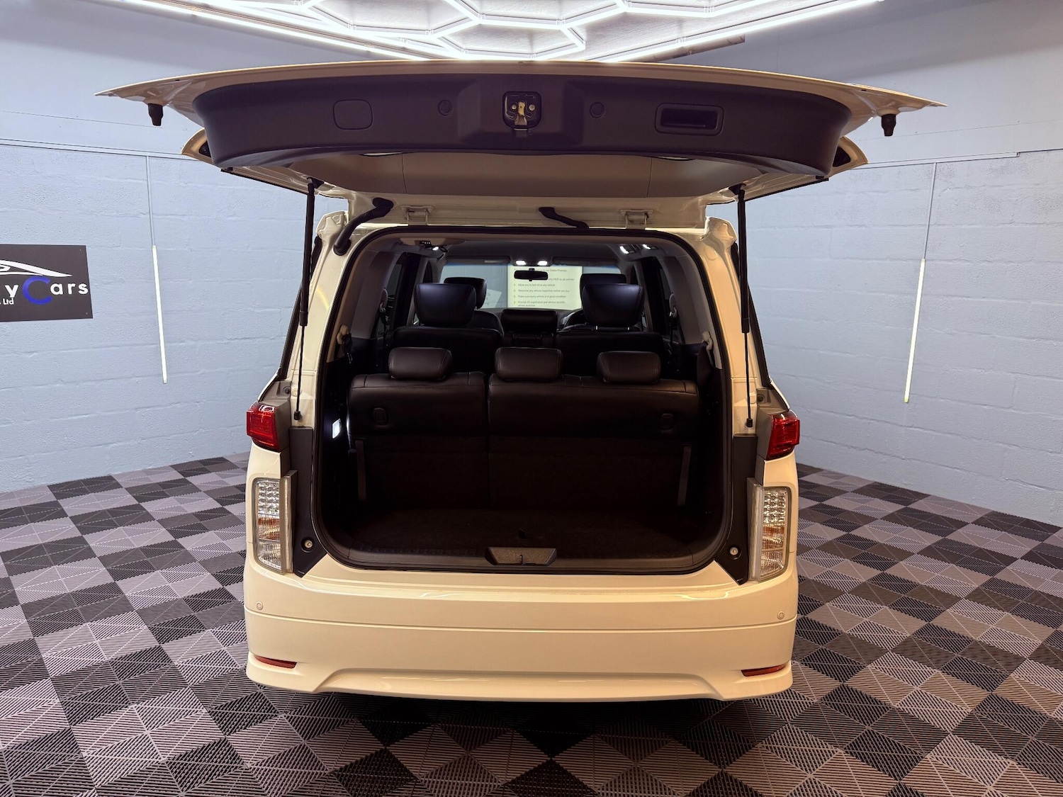 Used Nissan Elgrand 2023 for sale - 76059947: Photo 30