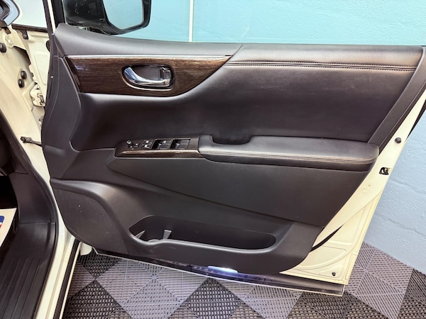 Used Nissan Elgrand 2023 for sale - 76059947: Photo 39