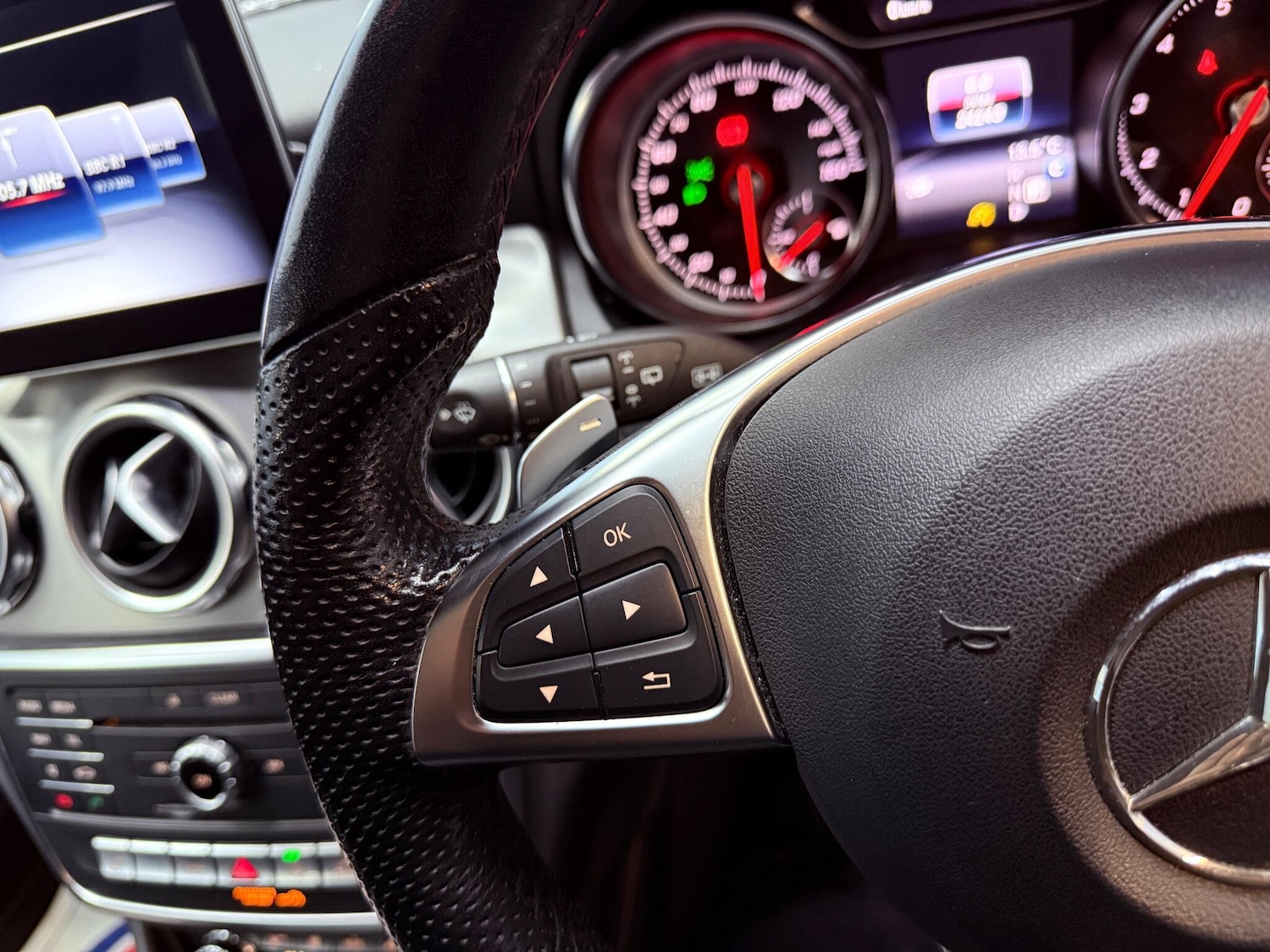 Used Mercedes-Benz GLA 2018 for sale - 76780640: Photo 30