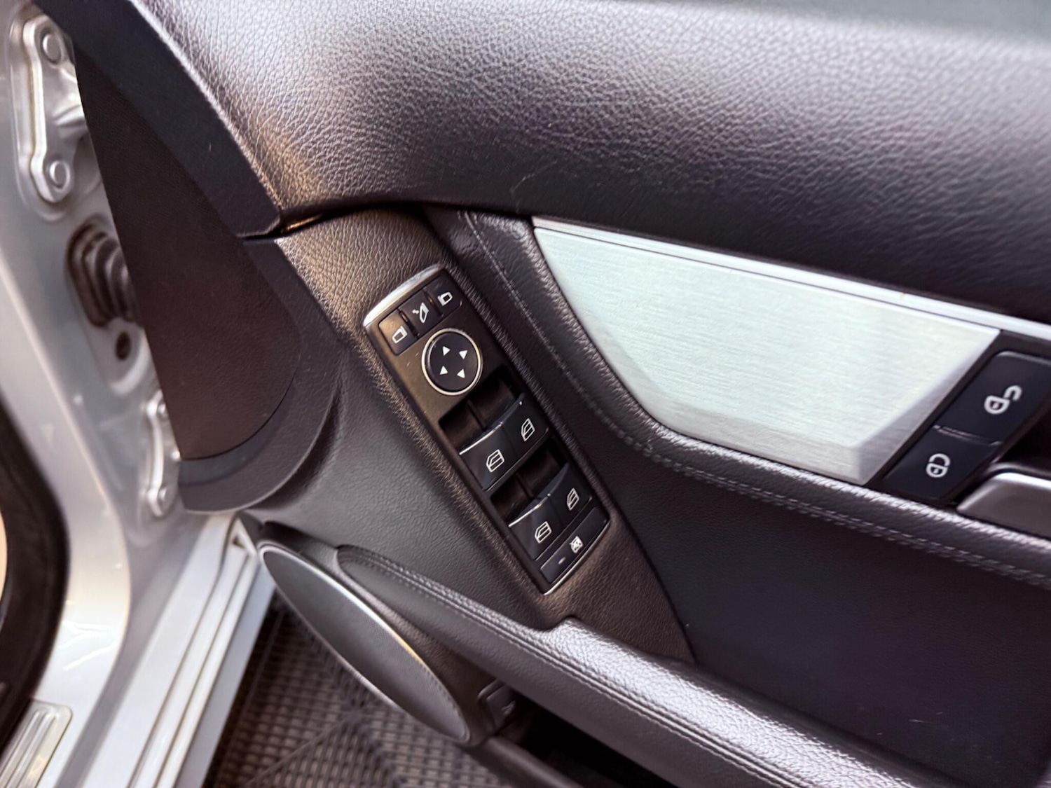 Used Mercedes-Benz C Class 2012 for sale - 76990690: Photo 48