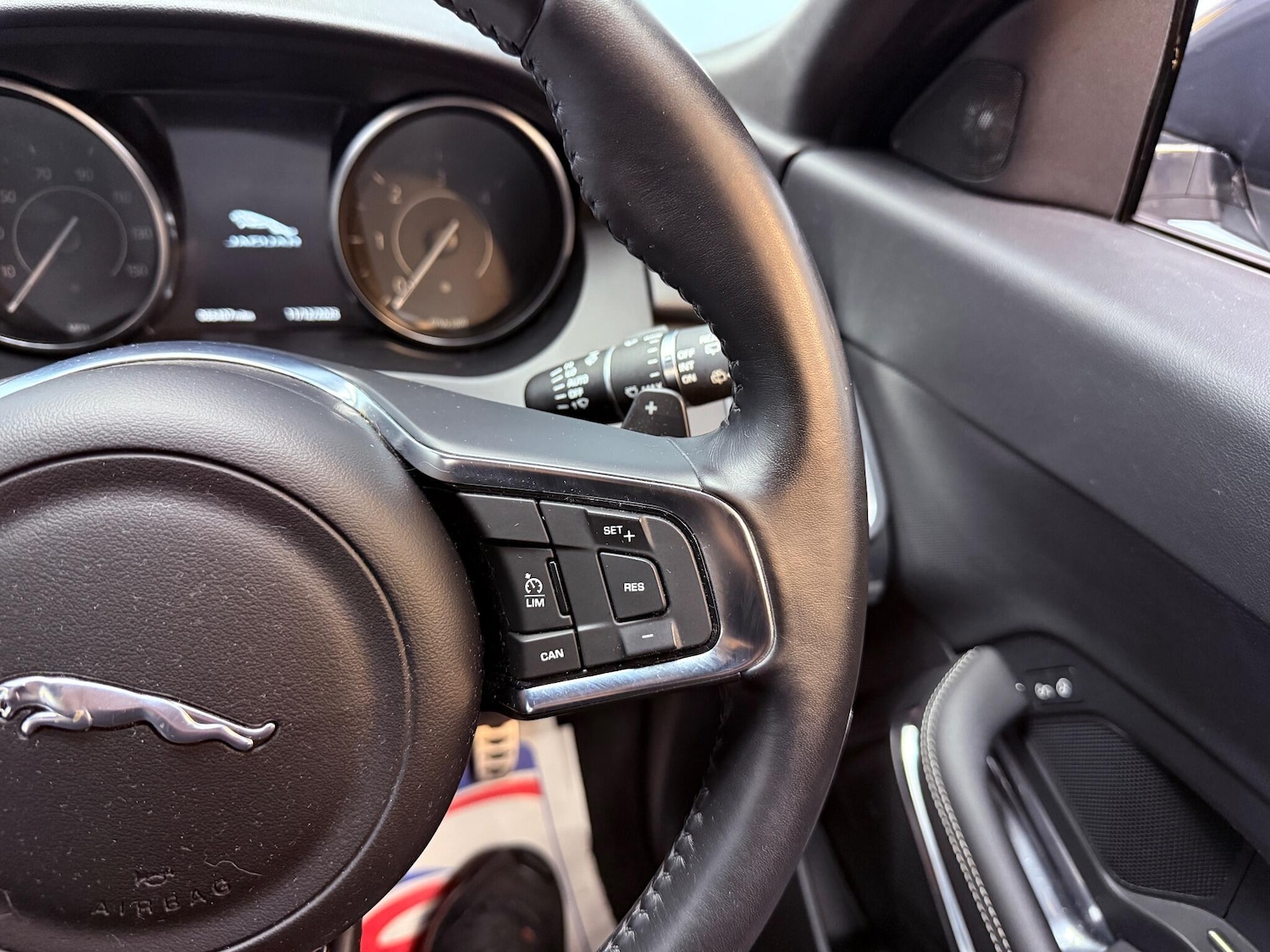 Used Jaguar E-Pace 2018 for sale - 76671443: Photo 26