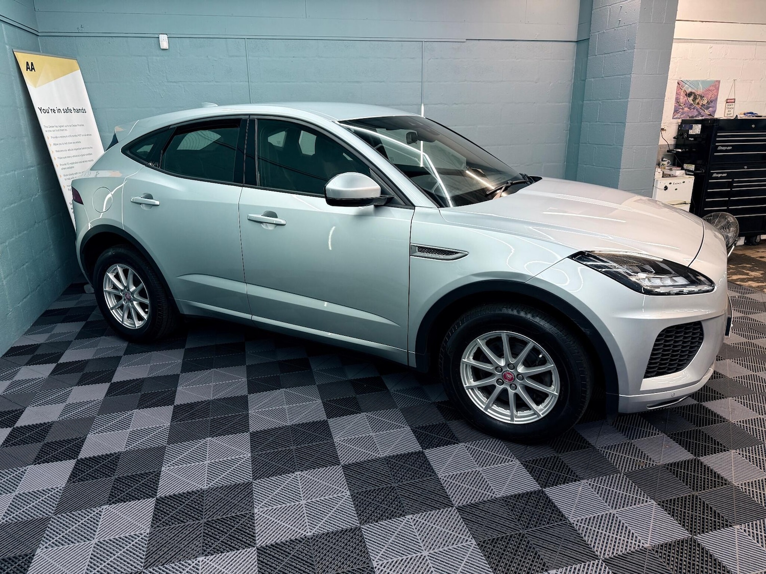 Used Jaguar E-Pace 2018 for sale - 76671443: Photo 3