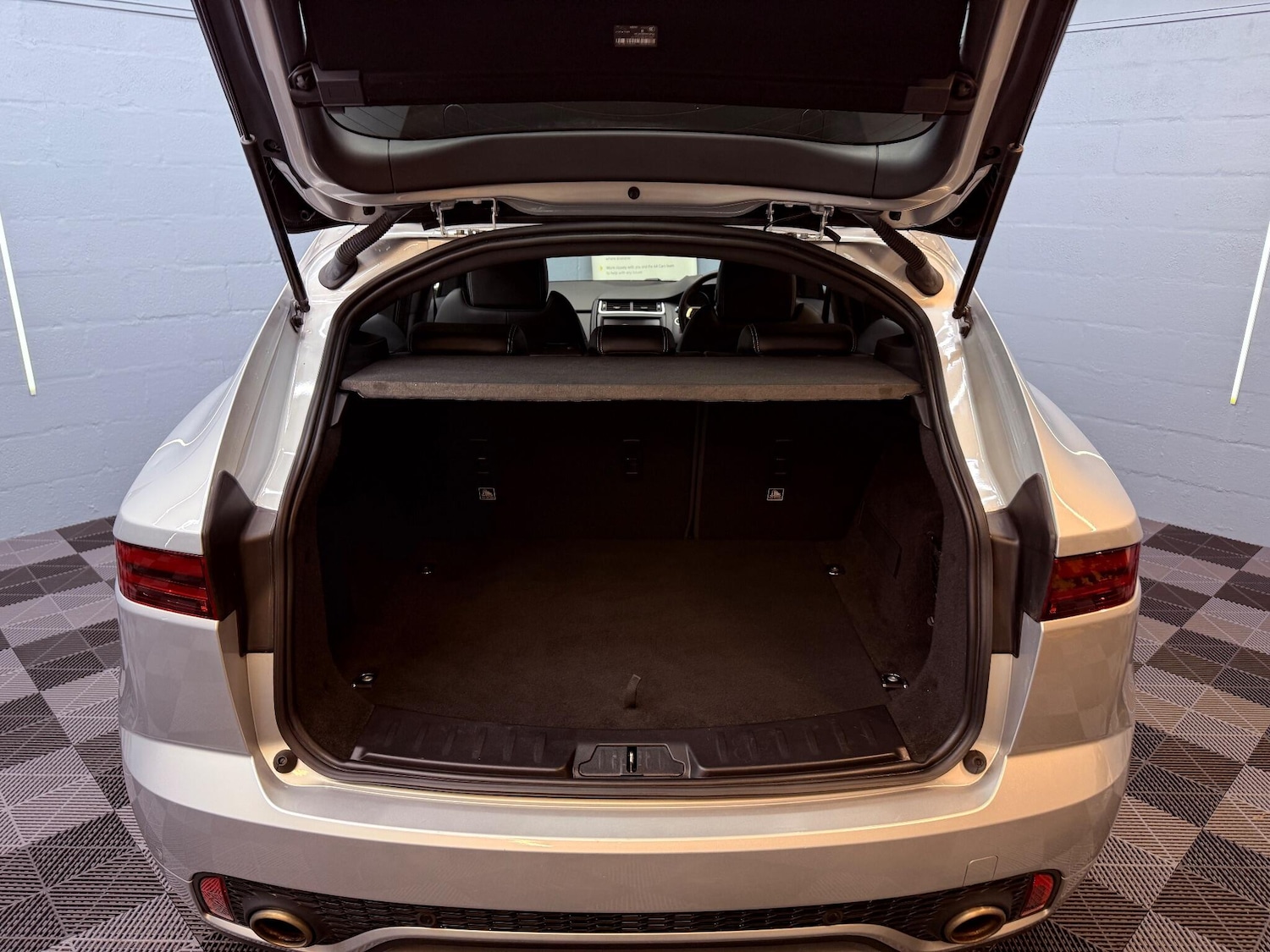 Used Jaguar E-Pace 2018 for sale - 76671443: Photo 43