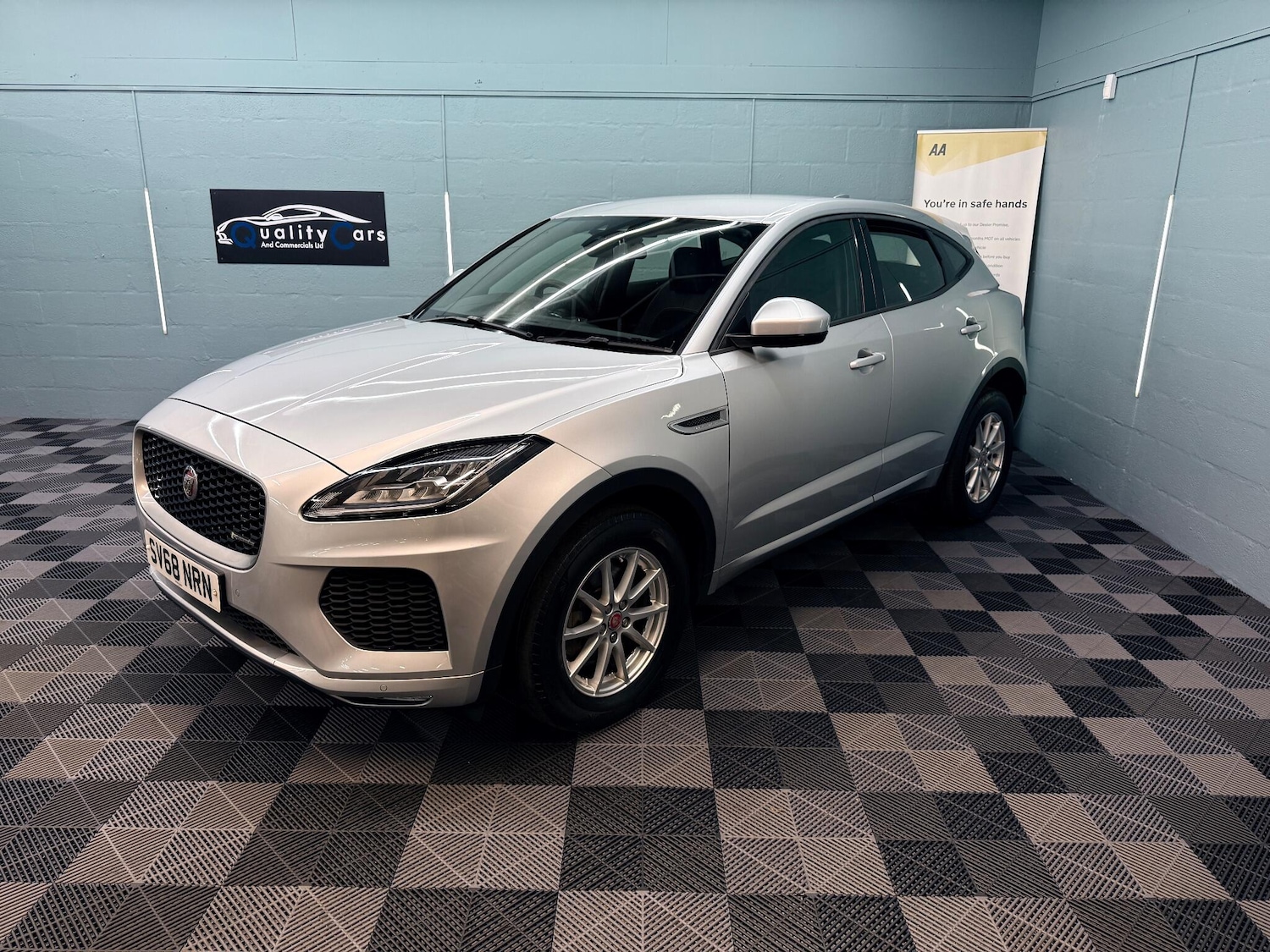 Used Jaguar E-Pace 2018 for sale - 76671443: Photo 5