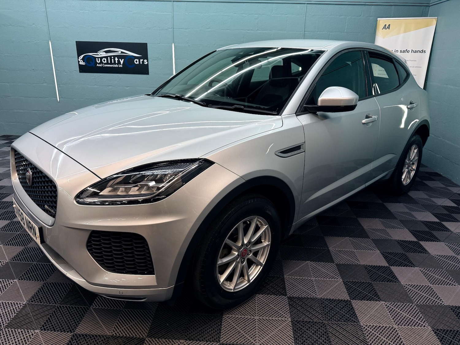 Used Jaguar E-Pace 2018 for sale - 76671443: Photo 6