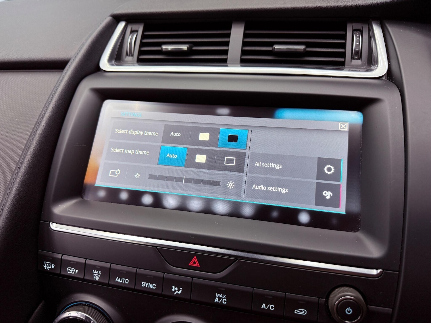 Used Jaguar E-Pace 2018 for sale - 76671443: Photo 9