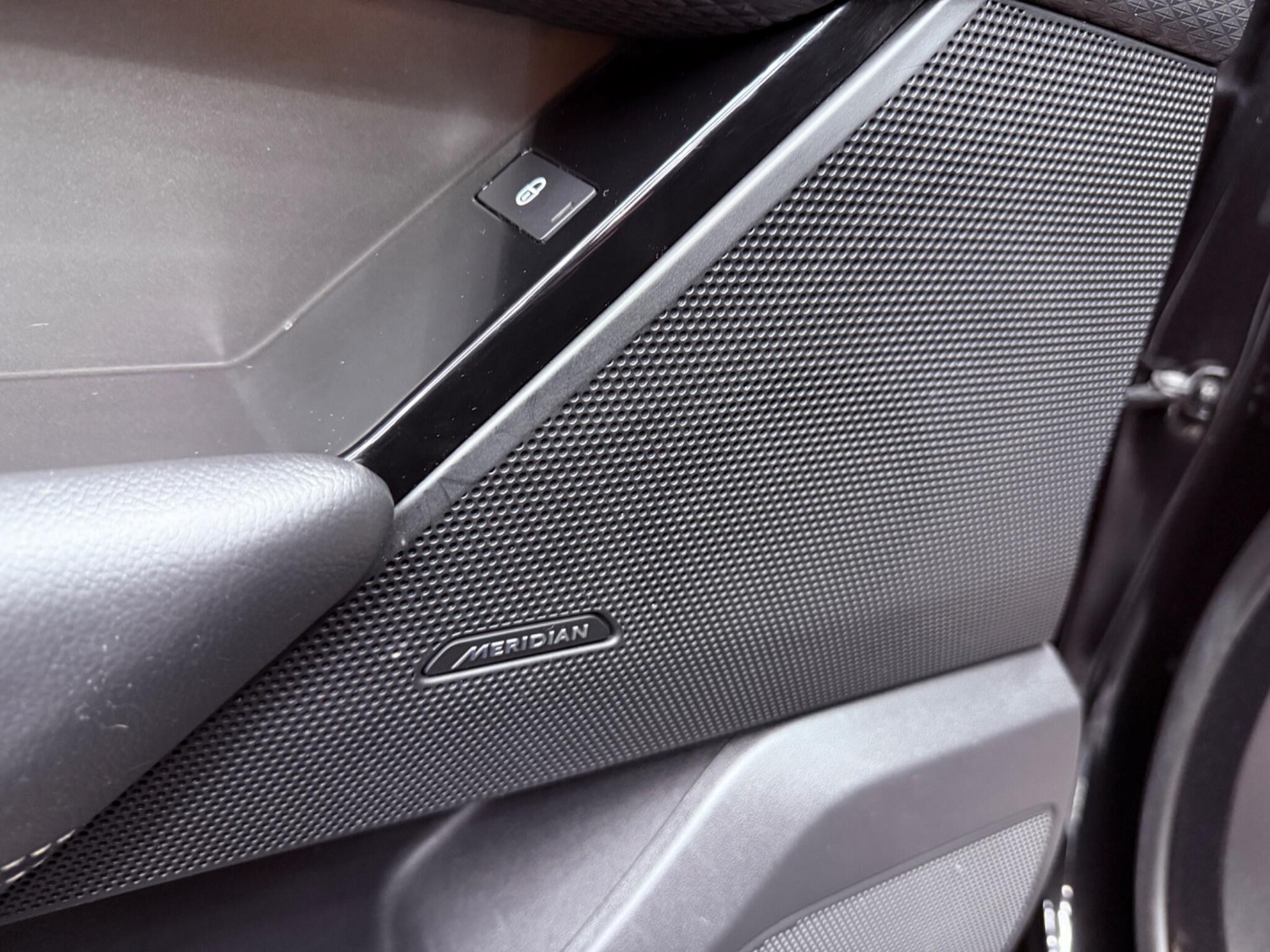 Used Land Rover Range Rover Velar 2018 for sale - 78072110: Photo 29