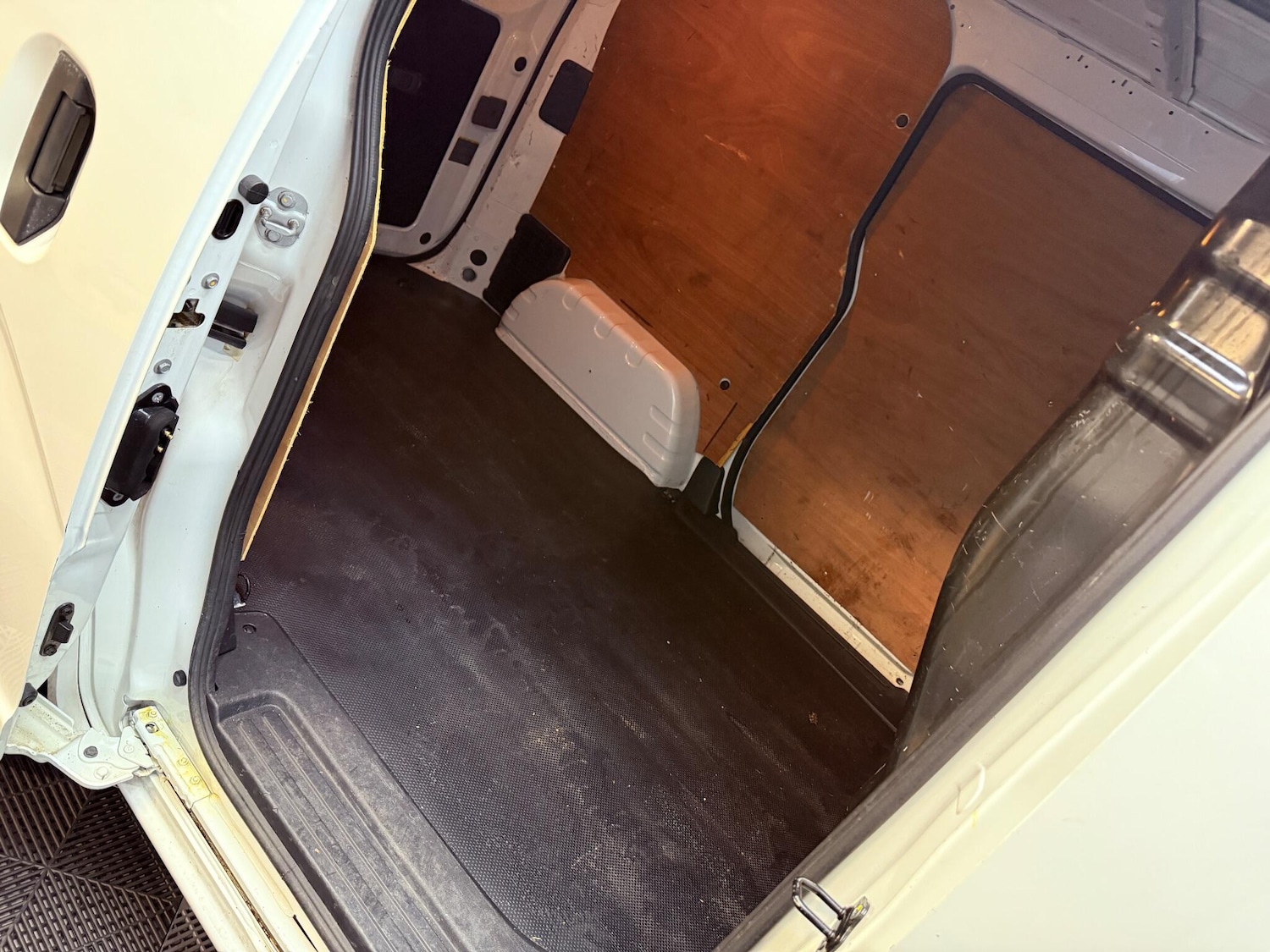 Used Nissan e-NV200 2017 for sale - 76094760: Photo 32