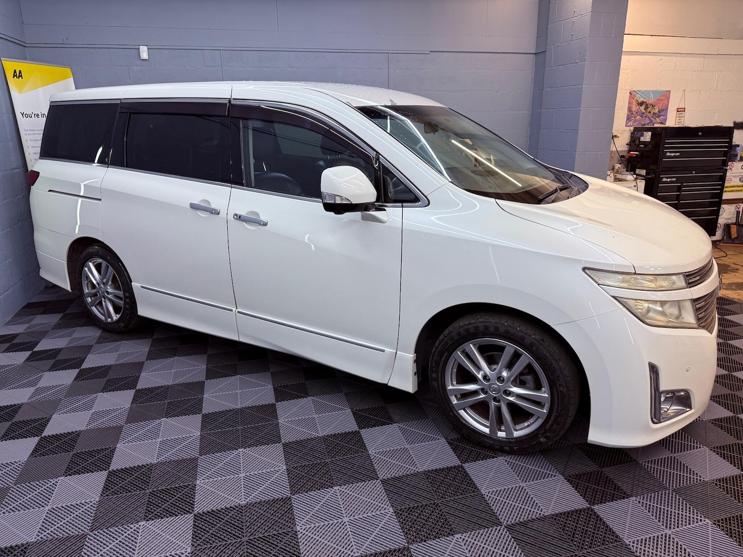 Used Nissan Elgrand 2023 for sale - 76991545: Photo 3