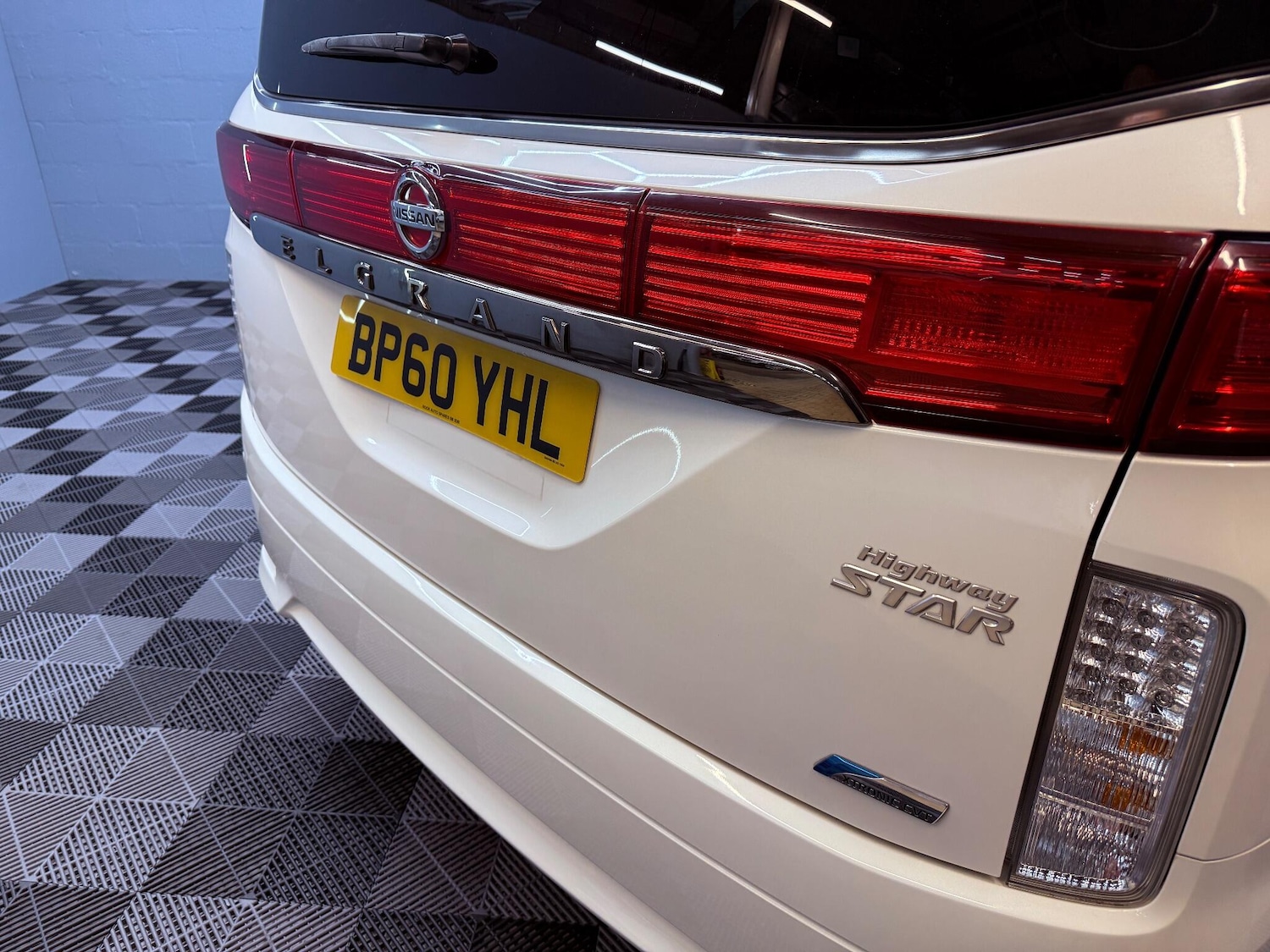 Used Nissan Elgrand 2023 for sale - 76991545: Photo 32