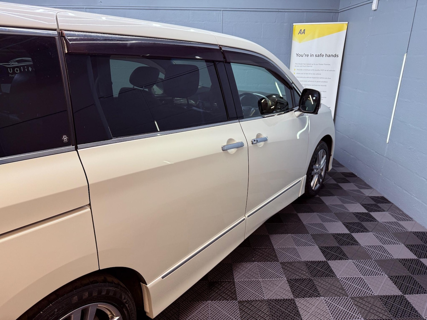 Used Nissan Elgrand 2023 for sale - 76991545: Photo 34