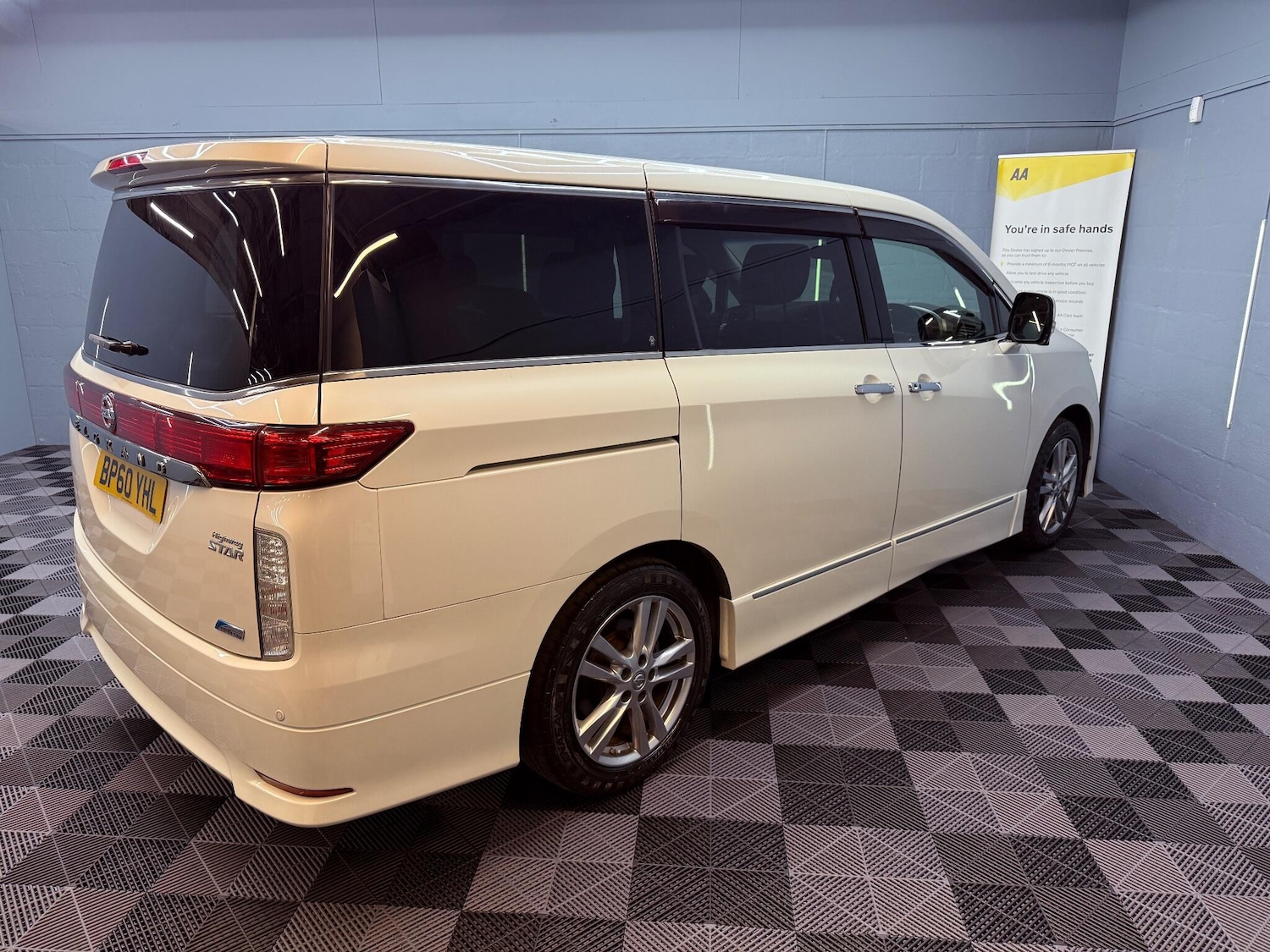 Used Nissan Elgrand 2023 for sale - 76991545: Photo 45