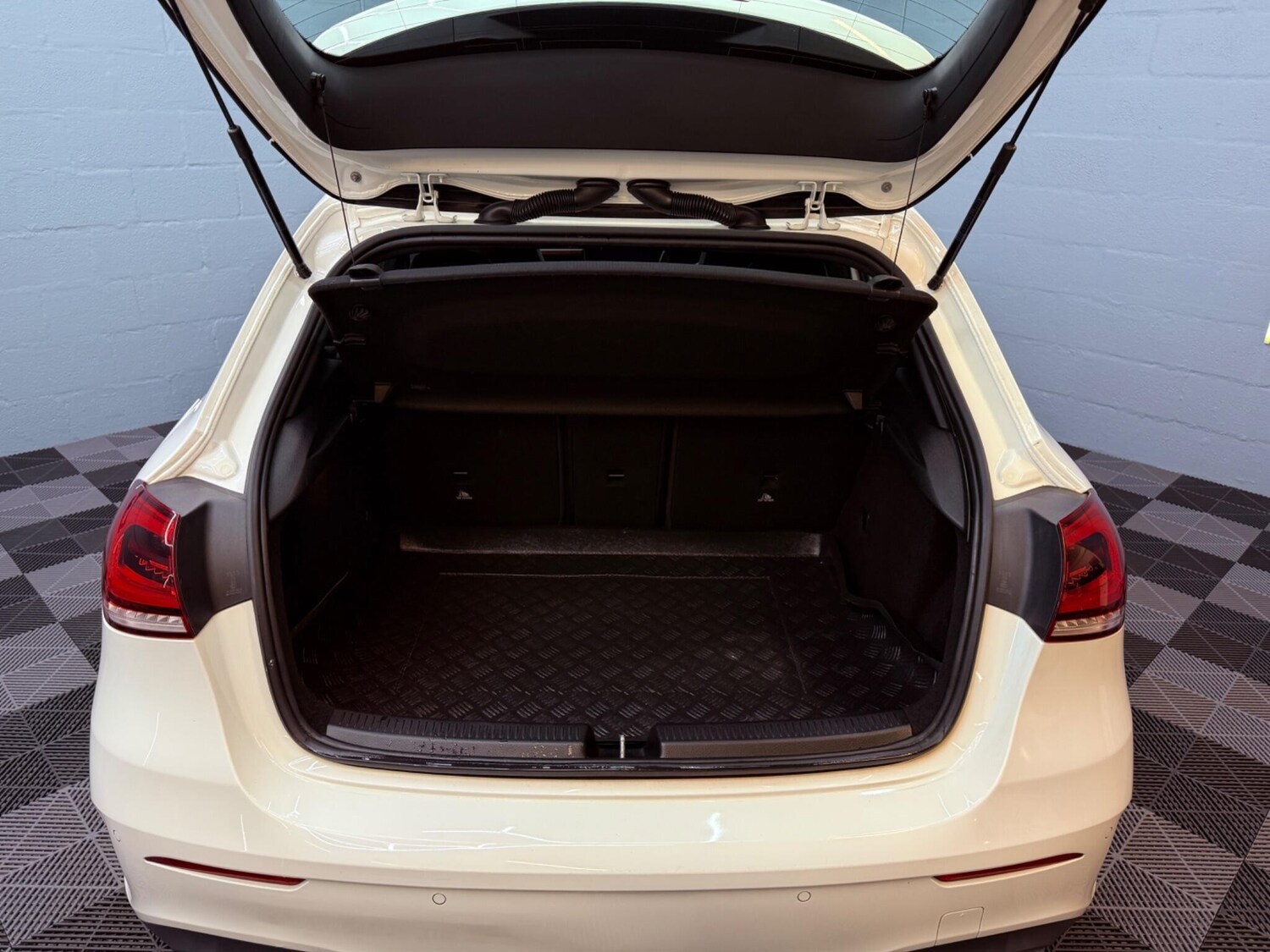 Used Mercedes-Benz A-Class 2019 for sale - 77344338: Photo 39