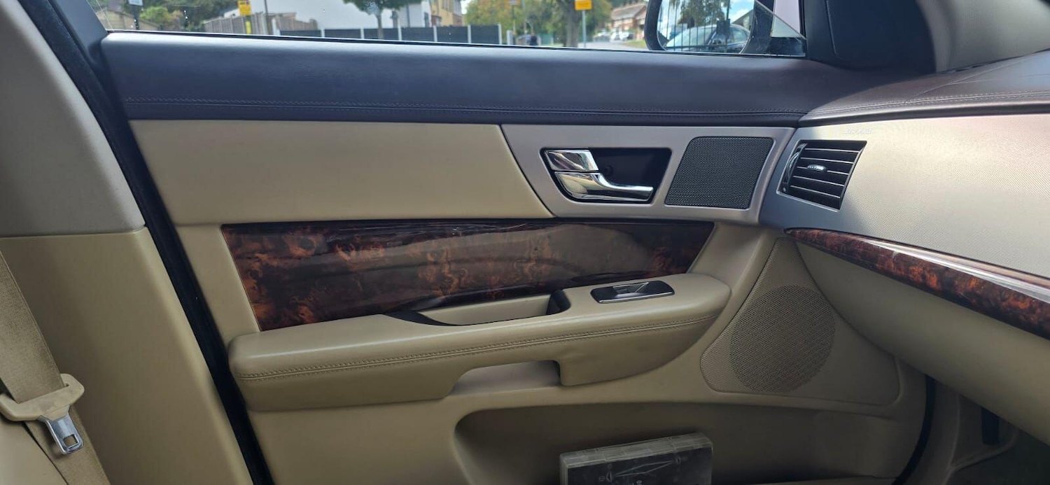 Used Jaguar XF 2010 for sale - 76560979: Photo 12