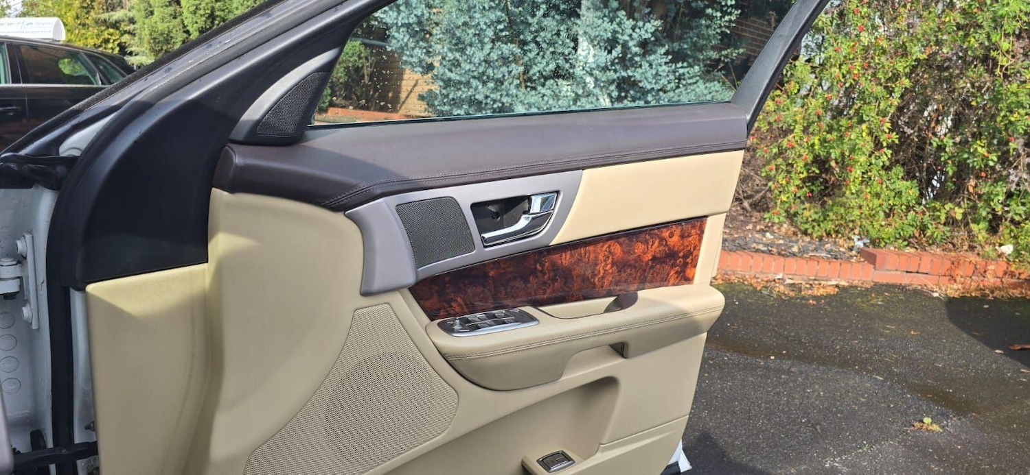 Used Jaguar XF 2010 for sale - 76560979: Photo 13