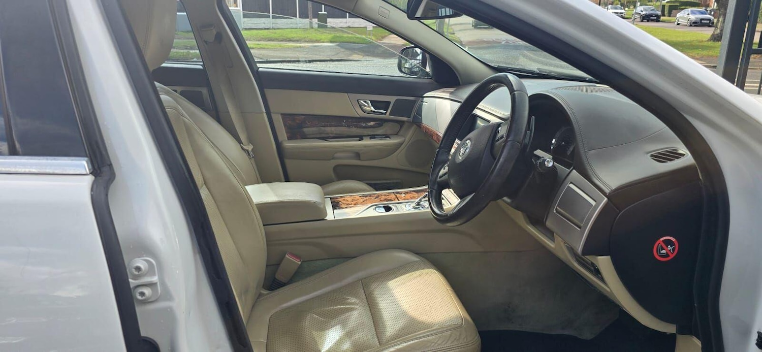 Used Jaguar XF 2010 for sale - 76560979: Photo 8