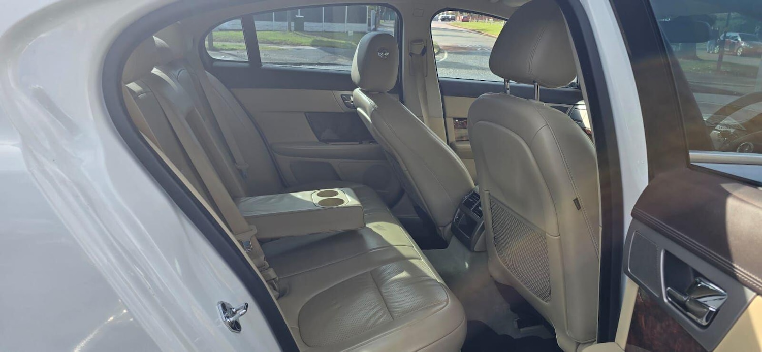 Used Jaguar XF 2010 for sale - 76560979: Photo 9