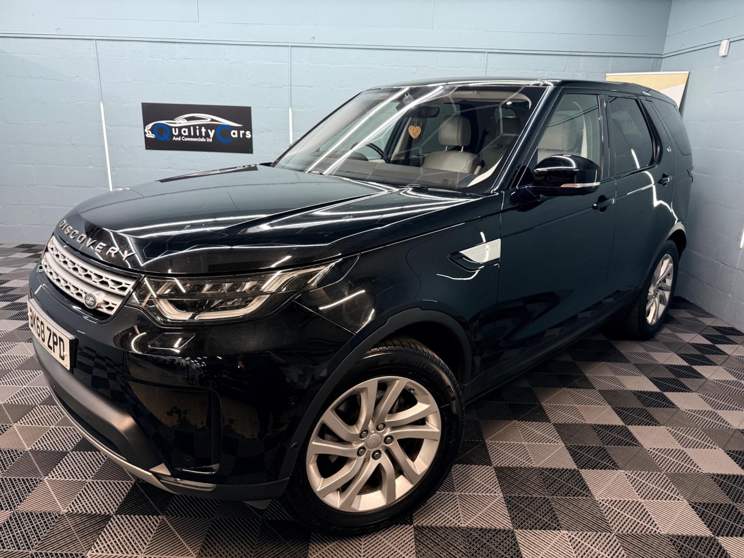 Used Land Rover Discovery 2018 for sale - 77066743: Photo 1