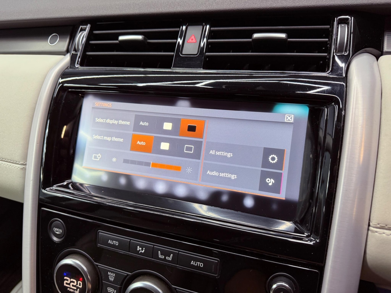 Used Land Rover Discovery 2018 for sale - 77066743: Photo 11