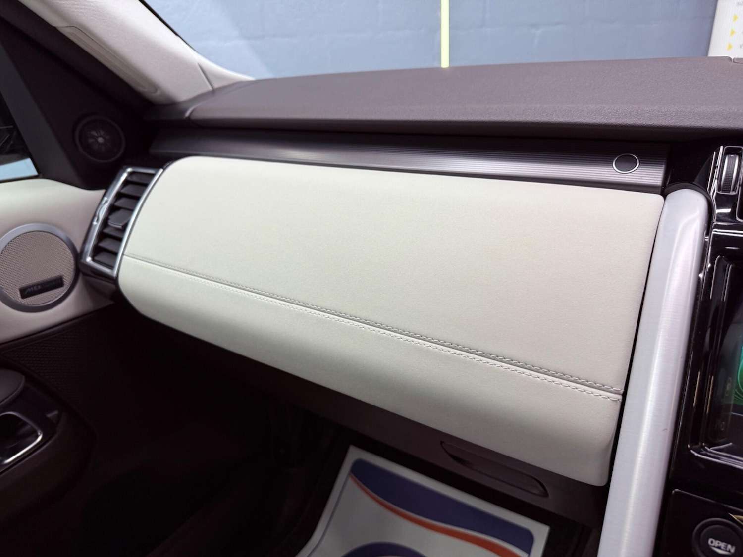 Used Land Rover Discovery 2018 for sale - 77066743: Photo 21