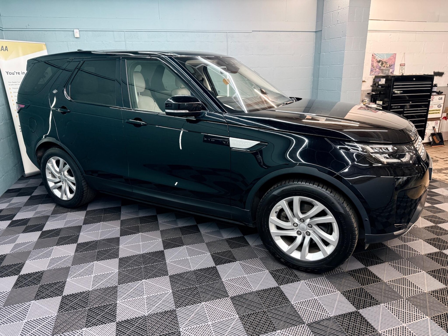 Used Land Rover Discovery 2018 for sale - 77066743: Photo 3