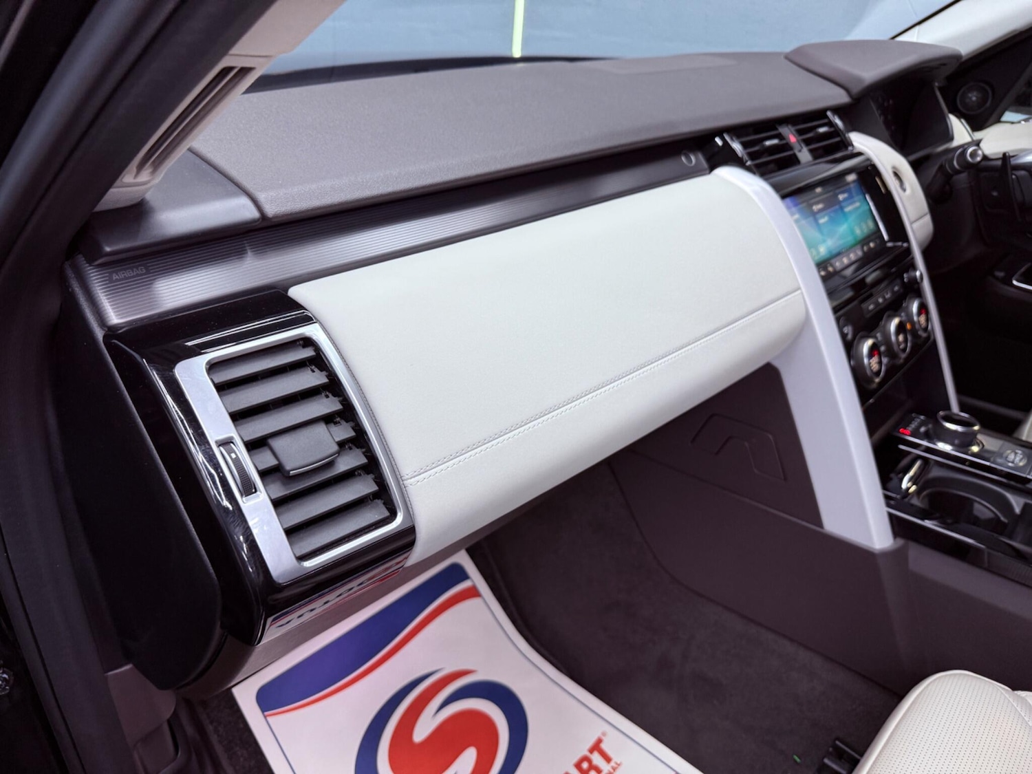 Used Land Rover Discovery 2018 for sale - 77066743: Photo 36