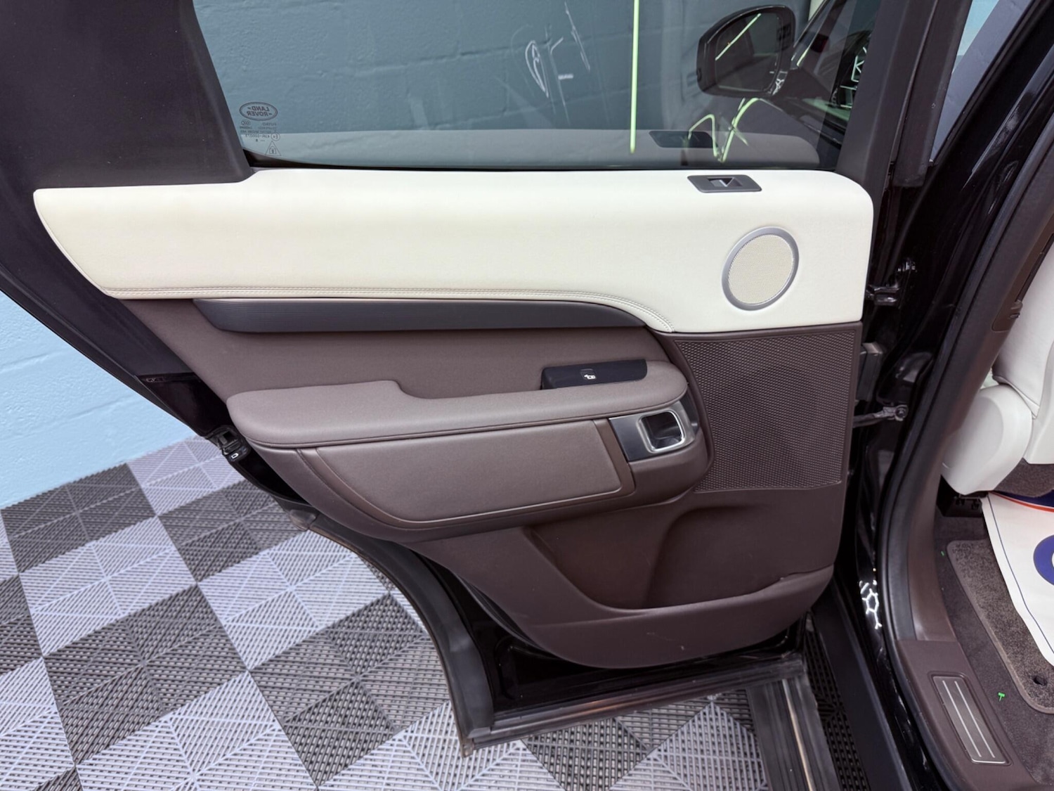 Used Land Rover Discovery 2018 for sale - 77066743: Photo 39