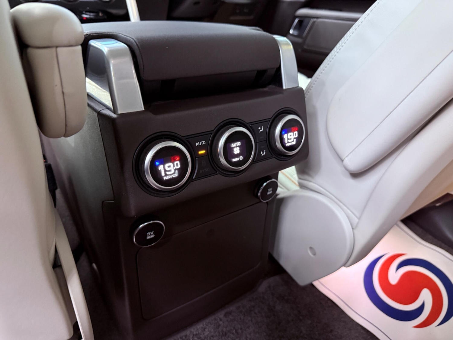 Used Land Rover Discovery 2018 for sale - 77066743: Photo 42