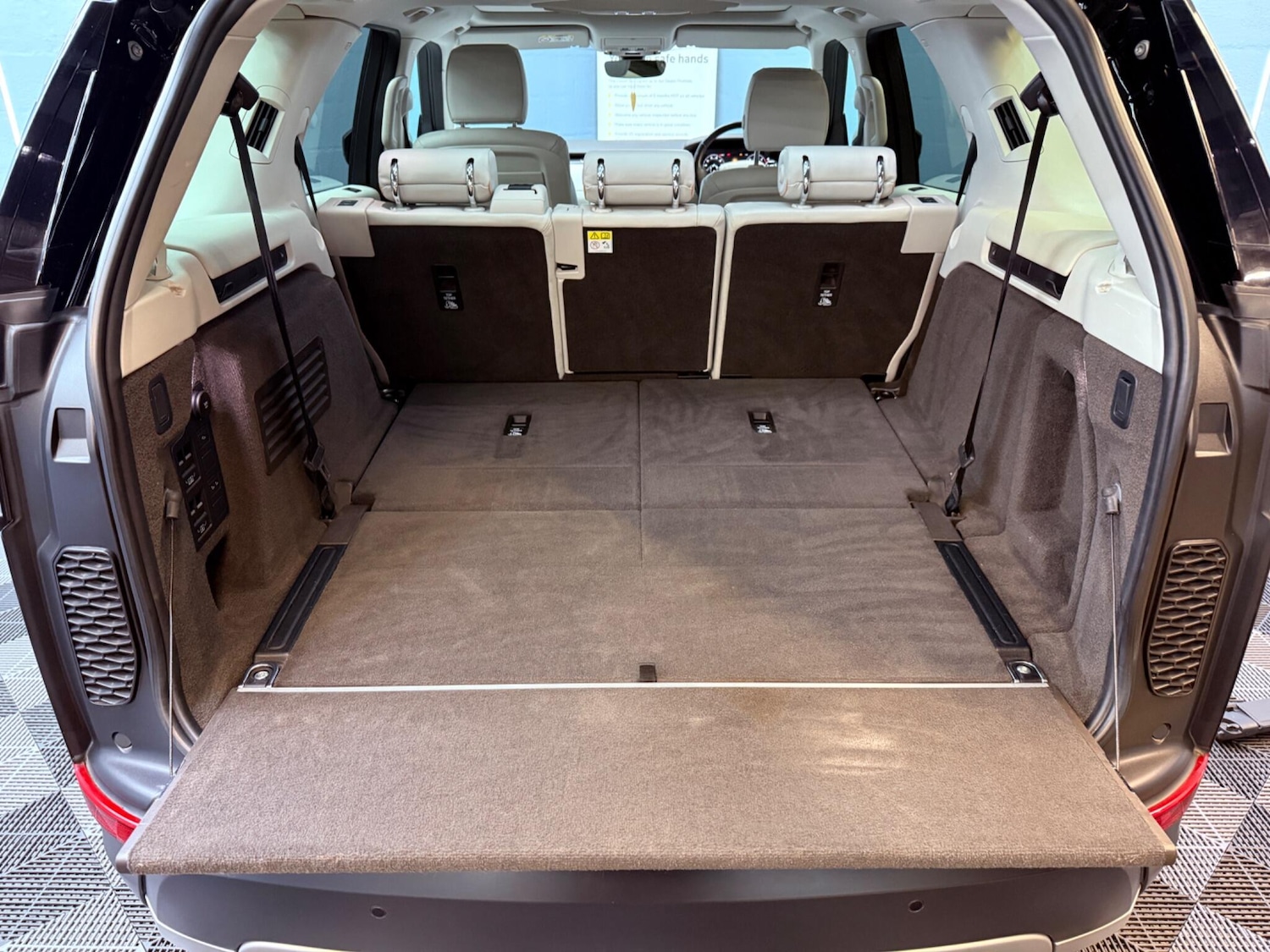 Used Land Rover Discovery 2018 for sale - 77066743: Photo 46