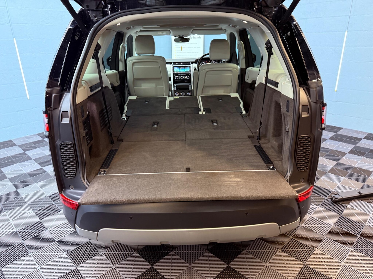 Used Land Rover Discovery 2018 for sale - 77066743: Photo 47