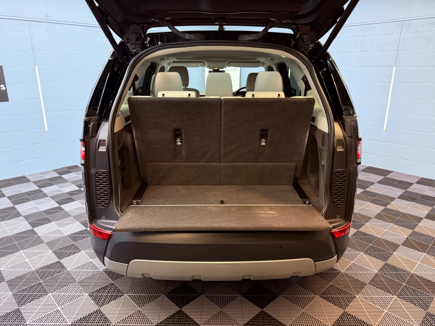 Used Land Rover Discovery 2018 for sale - 77066743: Photo 48