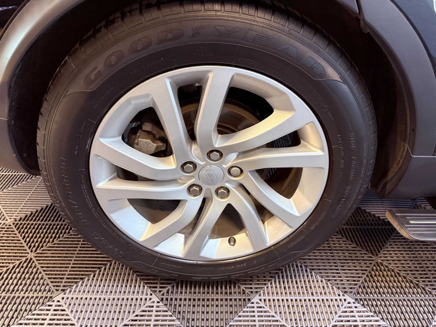 Used Land Rover Discovery 2018 for sale - 77066743: Photo 54