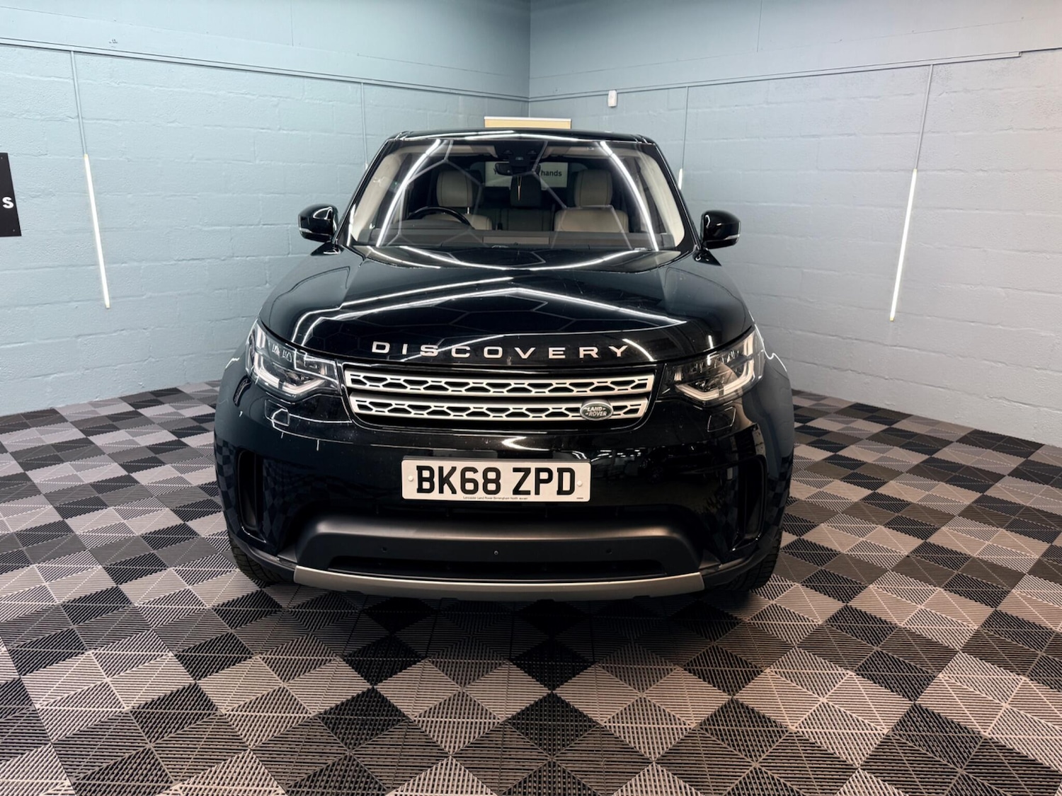 Used Land Rover Discovery 2018 for sale - 77066743: Photo 8