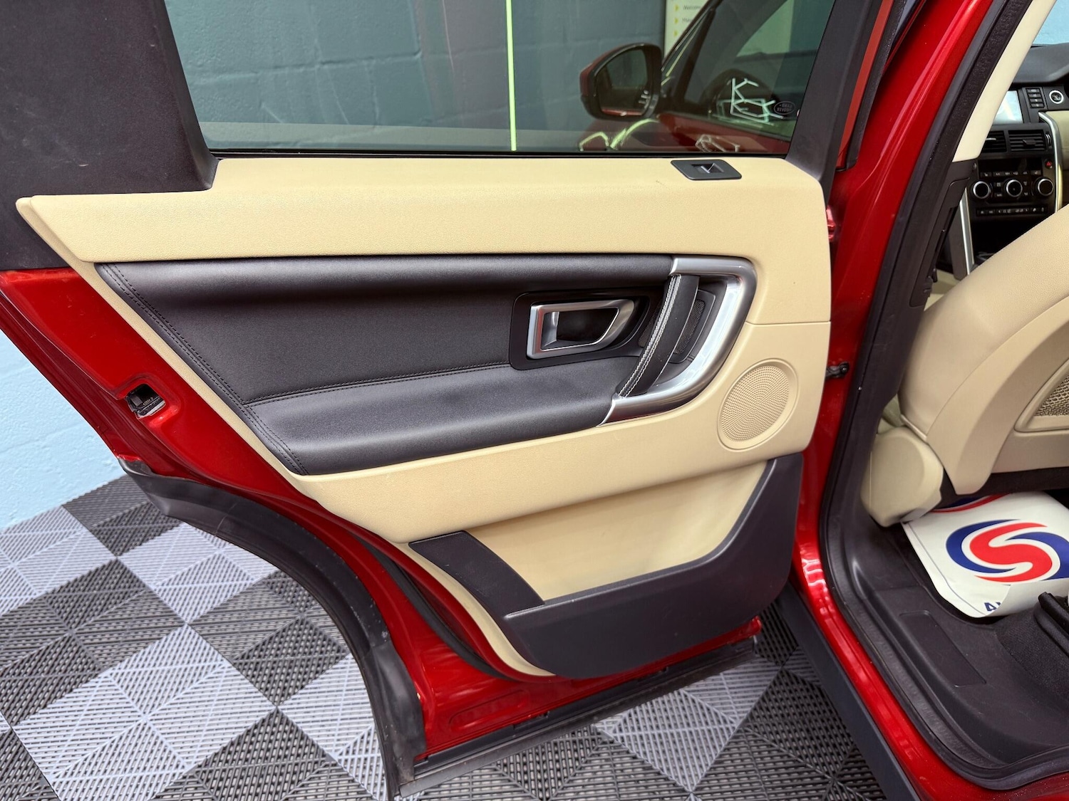 Used Land Rover Discovery Sport 2015 for sale - 76512174: Photo 30