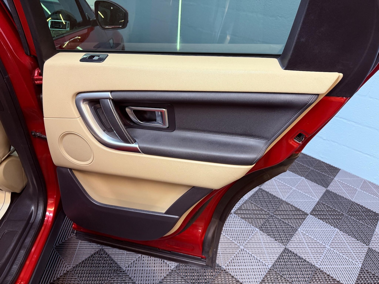 Used Land Rover Discovery Sport 2015 for sale - 76512174: Photo 40